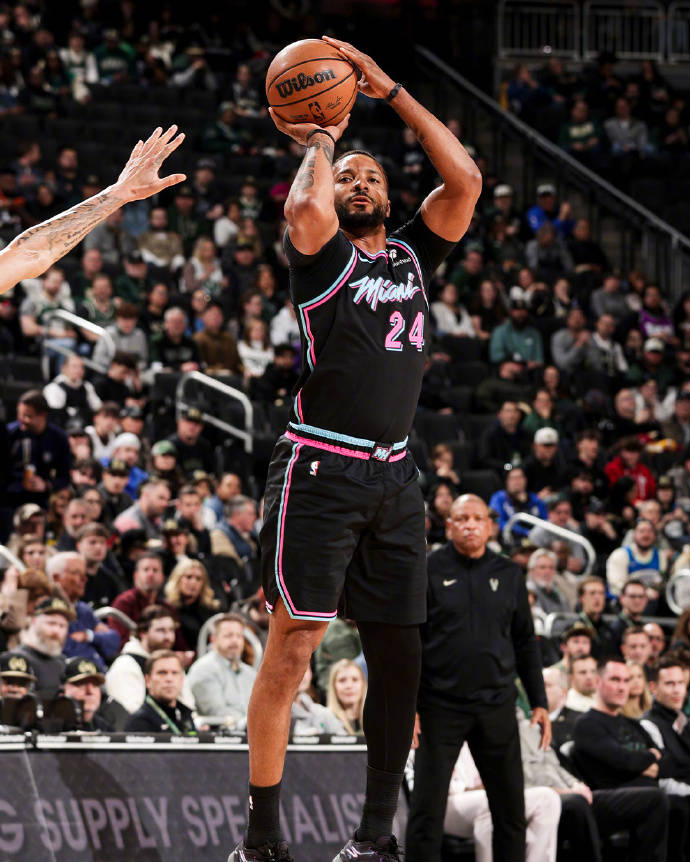 包含冲刺阶段NBA常规赛传出新动向,密尔沃基雄鹿官宣签约,管理层表态:信心回归,轮换策略成焦点的词条 包含冲刺阶段NBA常规赛传出新动向,密尔沃基雄鹿官宣签约,管理层表态:信心回归,轮换策略成焦点的词条